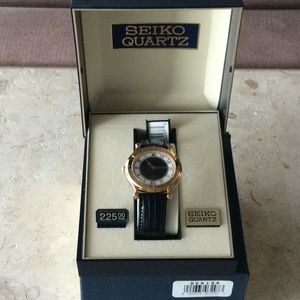 SEIKO QUARTZ WATCH NEW WITH TAGS NEVER WORN